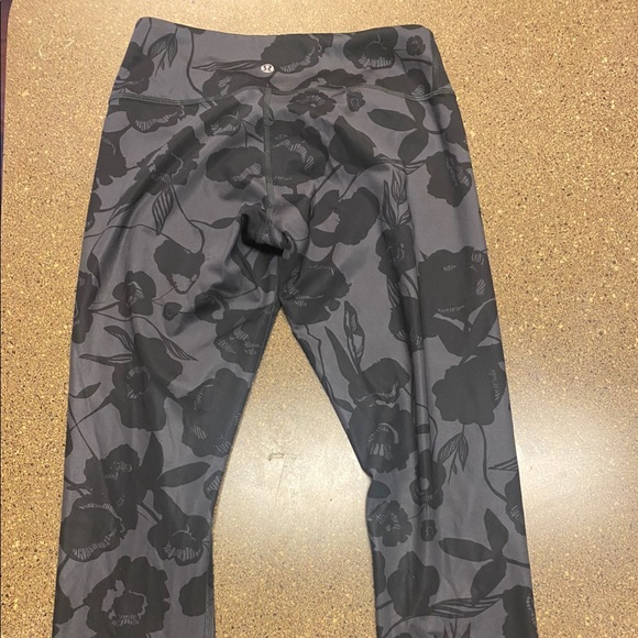 Lululemon luxtreme size 6 - Picture 2 of 2